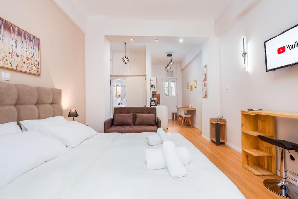 Beautiful central apartment next to the Metro