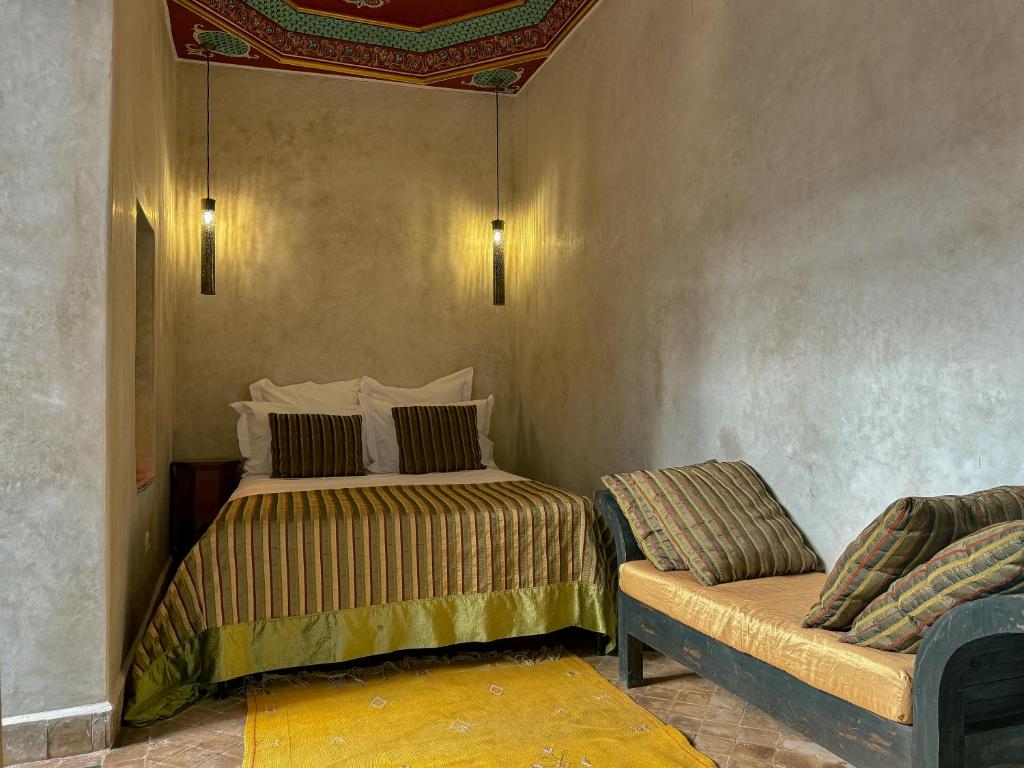 Postel nebo postele na pokoji v ubytování Riad Lapis-lazuli
