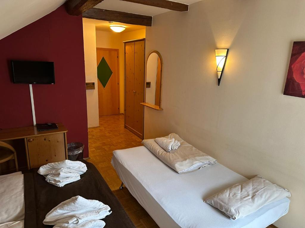 Postel nebo postele na pokoji v ubytování Hotel-Landgasthof Katschtalerhof