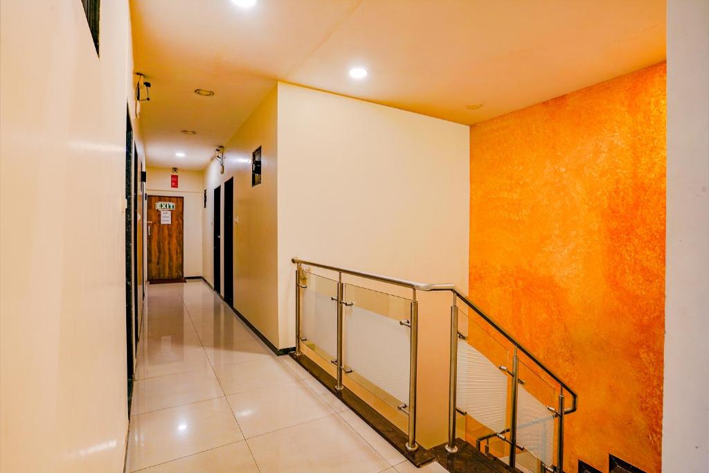 Fotografie z fotogalerie ubytování FabExpress Prakash Inn - Nr Mumbai International Airport v Bombaji