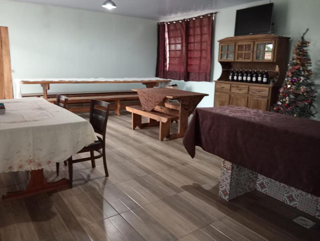 TV a/nebo společenská místnost v ubytování Hotel Pousada e Parada Colonial