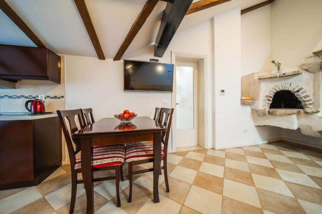 SUNce Palace Apartments with free offsite parking - Apartamento De Una Habitación