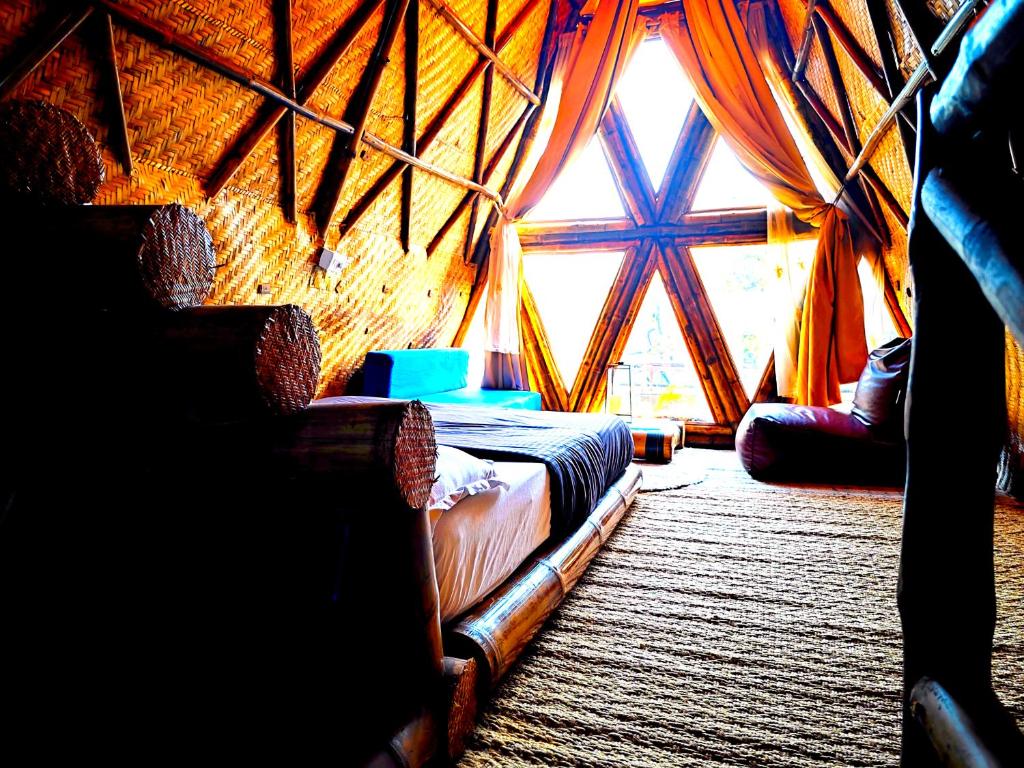 Postel nebo postele na pokoji v ubytování Vagatorian - Stylish Luxury Designer Cottages