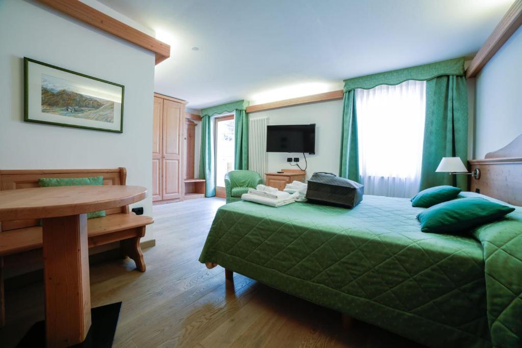 Nivis Hotel