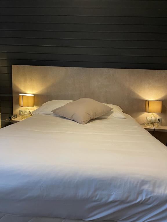 Postel nebo postele na pokoji v ubytování Hôtel La Réserve