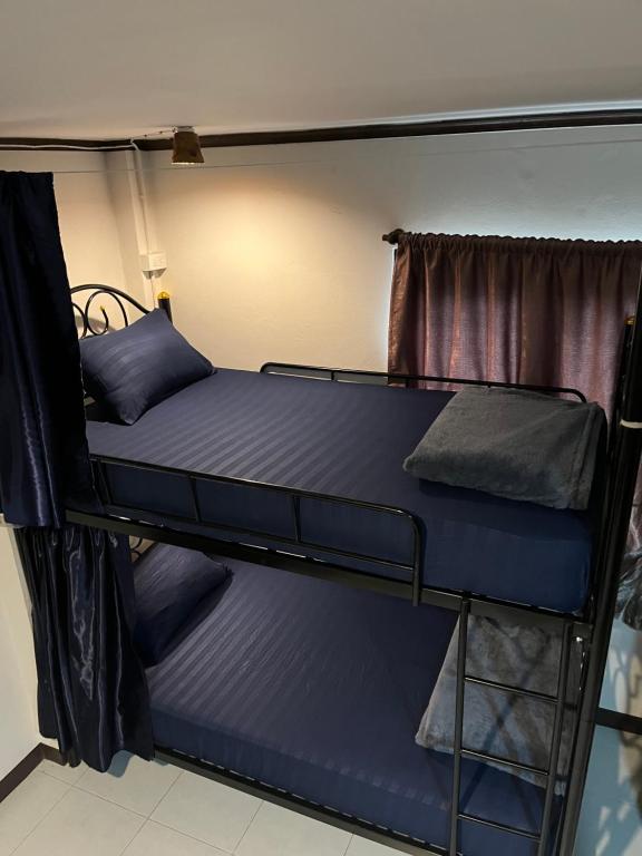 Postel nebo postele na pokoji v ubytování Moon Dolphin Hostel