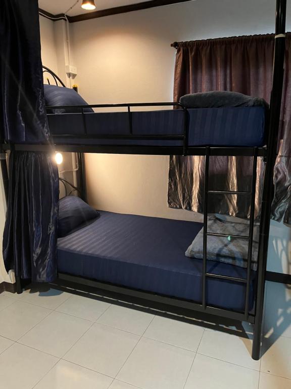Postel nebo postele na pokoji v ubytování Moon Dolphin Hostel