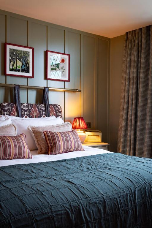 The Royal Forest - A Heartwood Inn photo