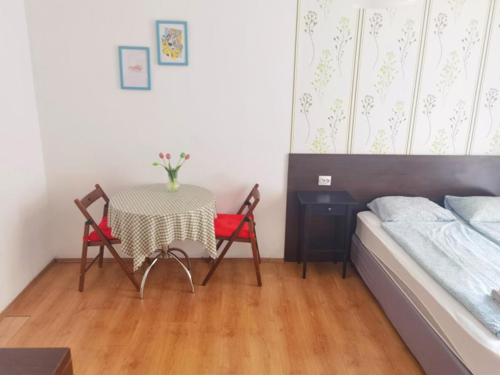 Posteľ alebo postele v izbe v ubytovaní 1#Parliament Sunflower Apartments Room