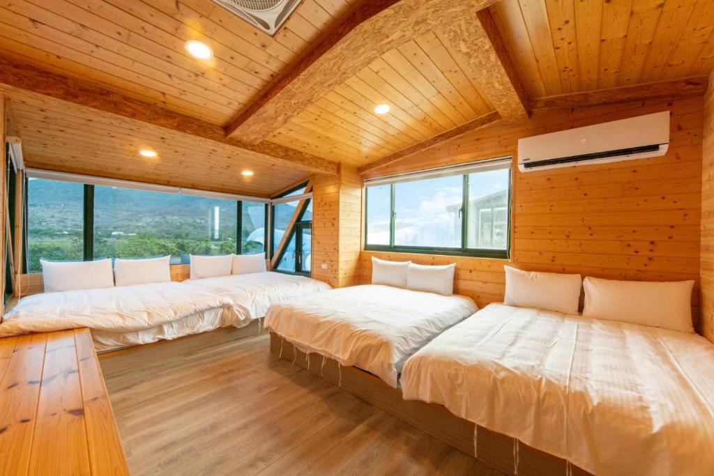 Postel nebo postele na pokoji v ubytování 峰樹屋