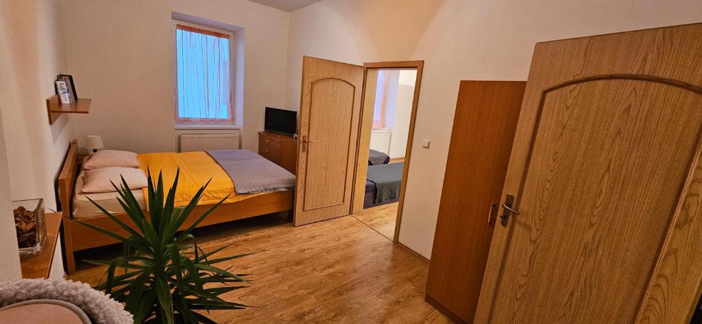Postel nebo postele na pokoji v ubytování Penzion Podzámčí