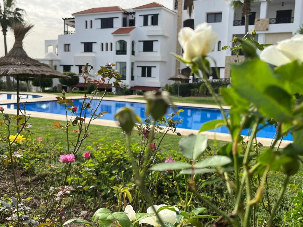 Bazén v ubytování Lilac's Garden vue piscine nebo v jeho okolí
