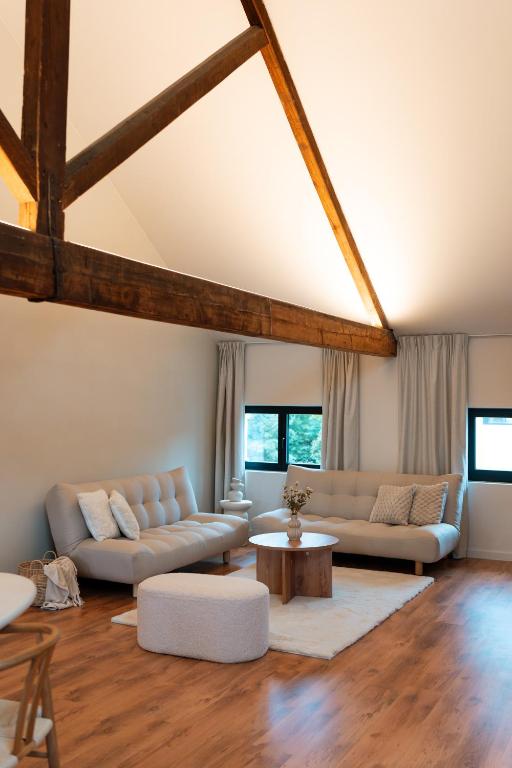 Posezení v ubytování Spacious, newly renovated loft - 107m2