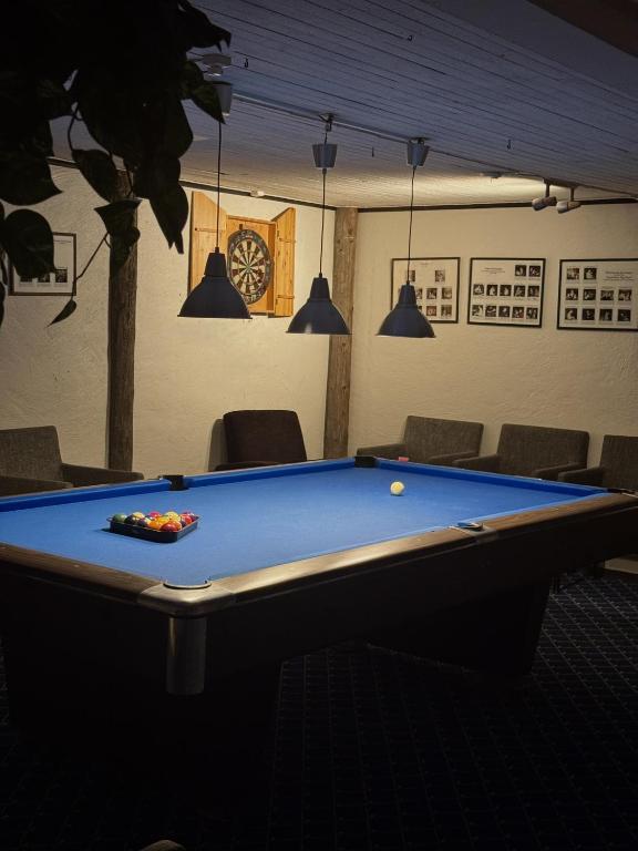 Biliár nebo kulečník v ubytování Hotel Jämteborg