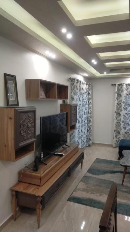 TV a/nebo společenská místnost v ubytování Piramid,s Elhmam city apartments sea view