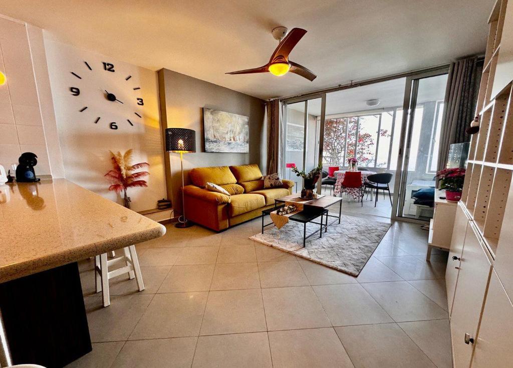 Posezení v ubytování Elegante apartamento con vista directa al mar
