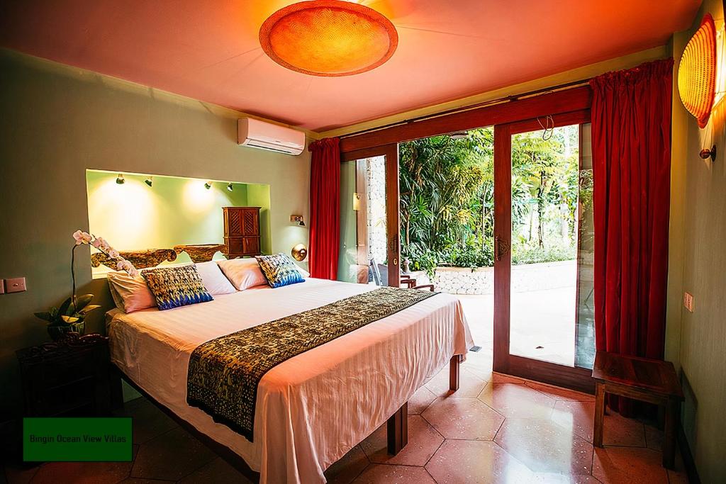 Postel nebo postele na pokoji v ubytování Bingin Ocean View Villas