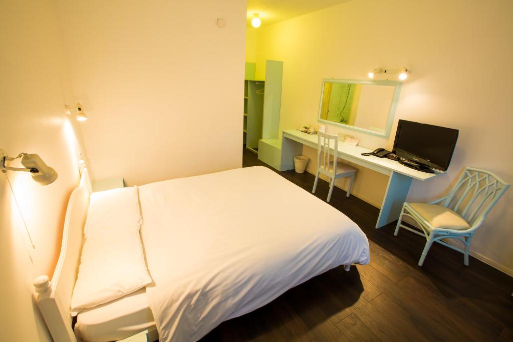 Gray Manor Hotel - Standard Double Room