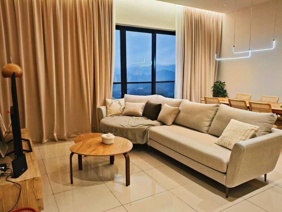 Χώρος καθιστικού στο 4B3R Lux Penthouse Astoria Ampang