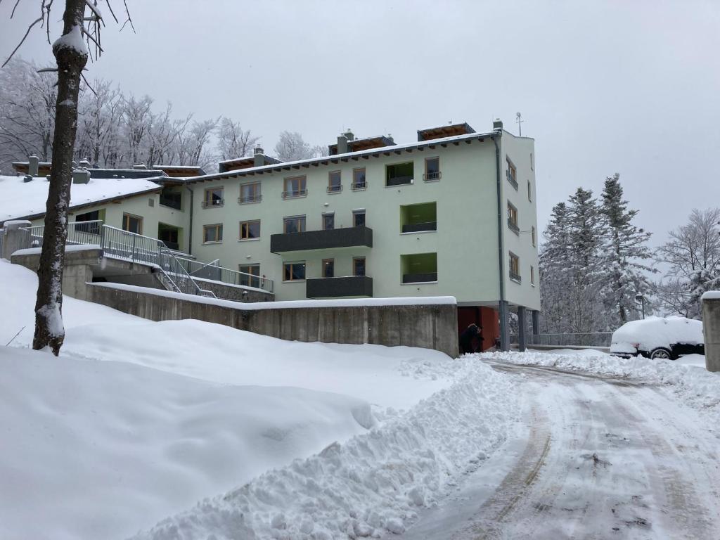 Luxury Wide View Apartment Pohorje Bellevue v zimě