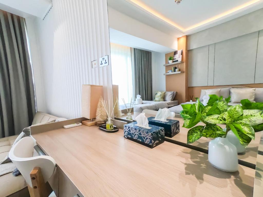 Posezení v ubytování 1 Bedroom Apartment in Aeon Towers I City Views I Free Wi-fi, Gym and Pool
