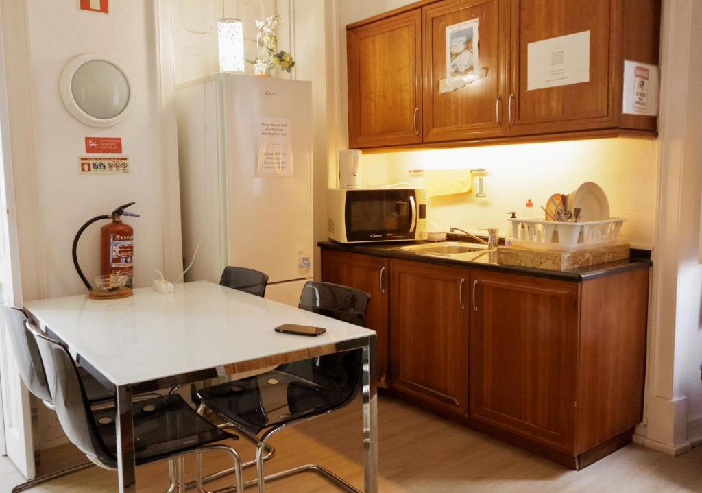 White House Lisbon Hostel photo