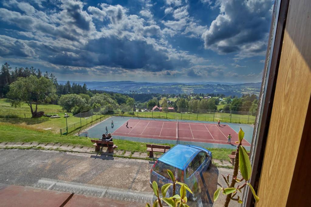 Tenis a/nebo squash v ubytování Horský Hotel Kubát nebo okolí
