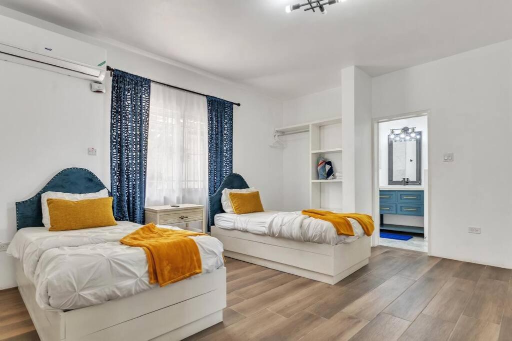 Postel nebo postele na pokoji v ubytování Mosaic luxury Villa