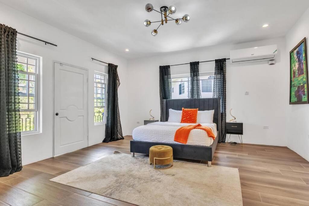 Postel nebo postele na pokoji v ubytování Mosaic luxury Villa