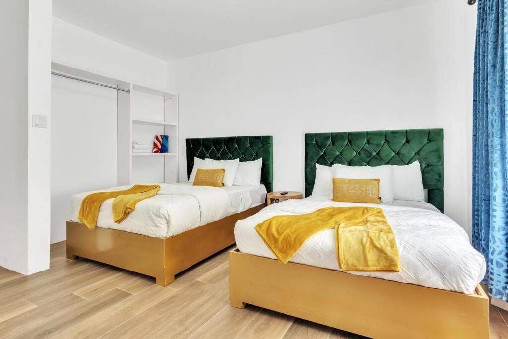 Postel nebo postele na pokoji v ubytování Mosaic luxury Villa