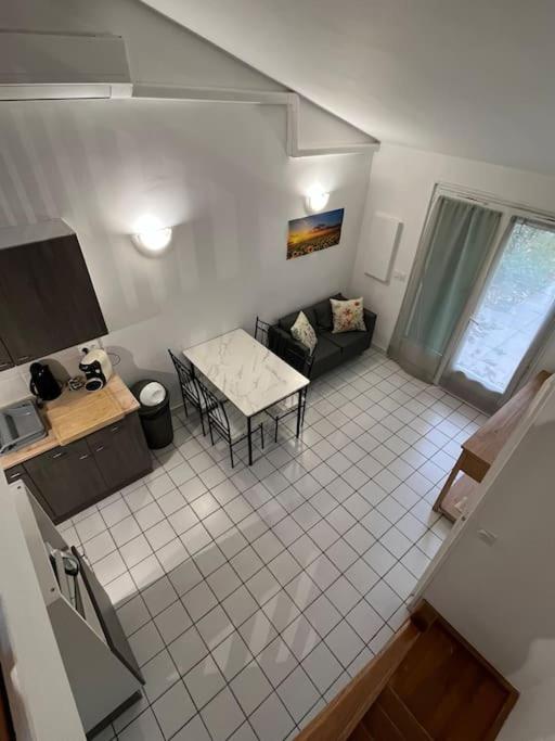 Η κουζίνα ή μικρή κουζίνα στο Maison au pied des Alpilles