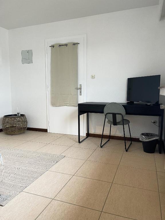 TV a/nebo společenská místnost v ubytování Arlon - Guest House