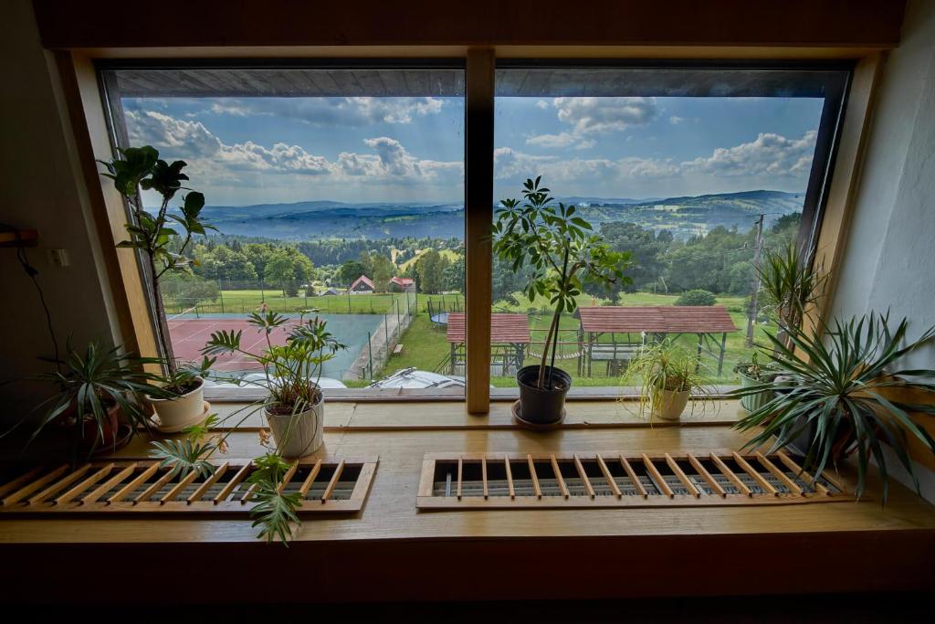 Nespecifikovaný výhled na hory nebo výhled na hory při pohledu z hotelu