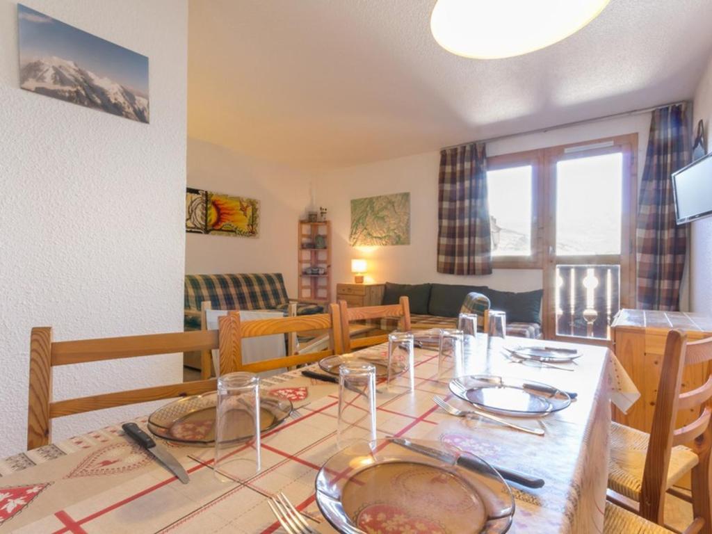 Appartement 2 pièces rénové avec balcon et casier à ski au cœur de Montchavin