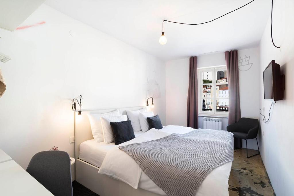 Una cama o camas en una habitación de Art Hotel Tartini