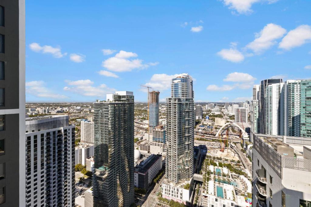 Γενική άποψη της πόλης Μαϊάμι ή θέα της πόλης από  αυτό το διαμέρισμα