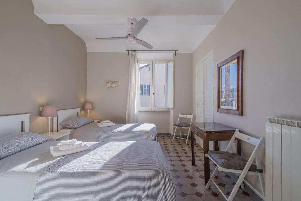 Posteľ alebo postele v izbe v ubytovaní TERRAZZA COCCODE' spazioso con vista mozzafiato!