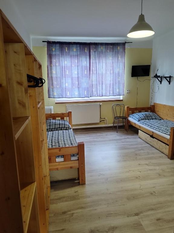 Postel nebo postele na pokoji v ubytování Ubytovna-Hostel- IMOS