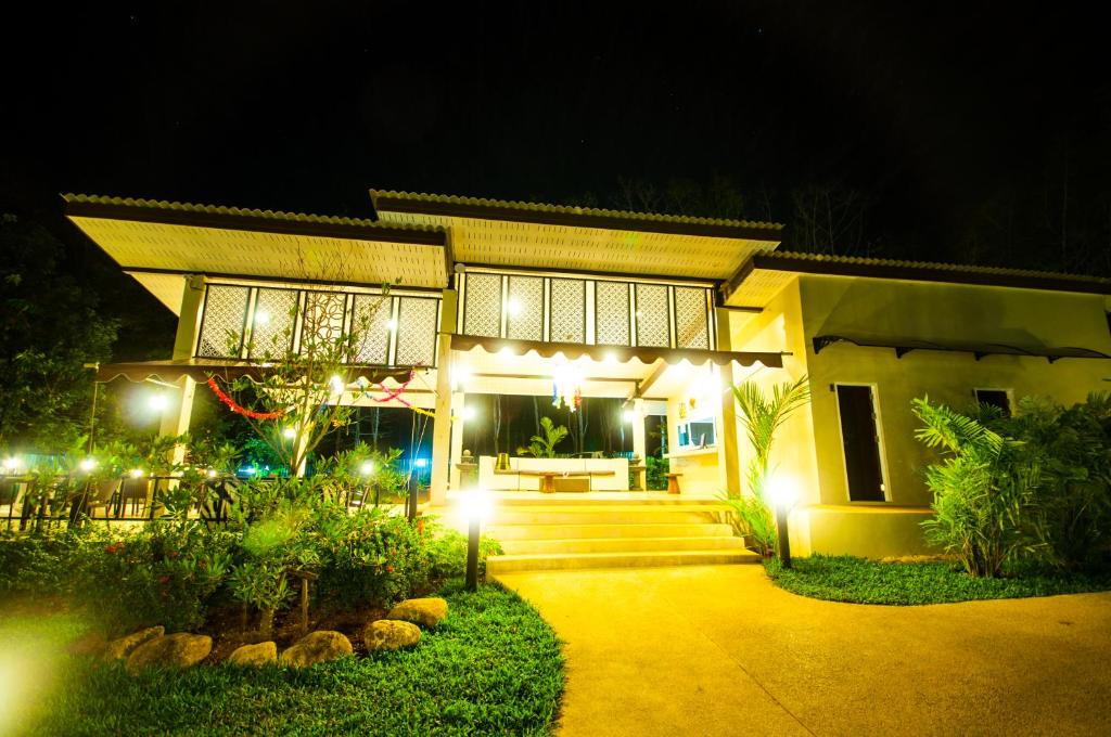 Zahrada ubytování Chomphu Resort