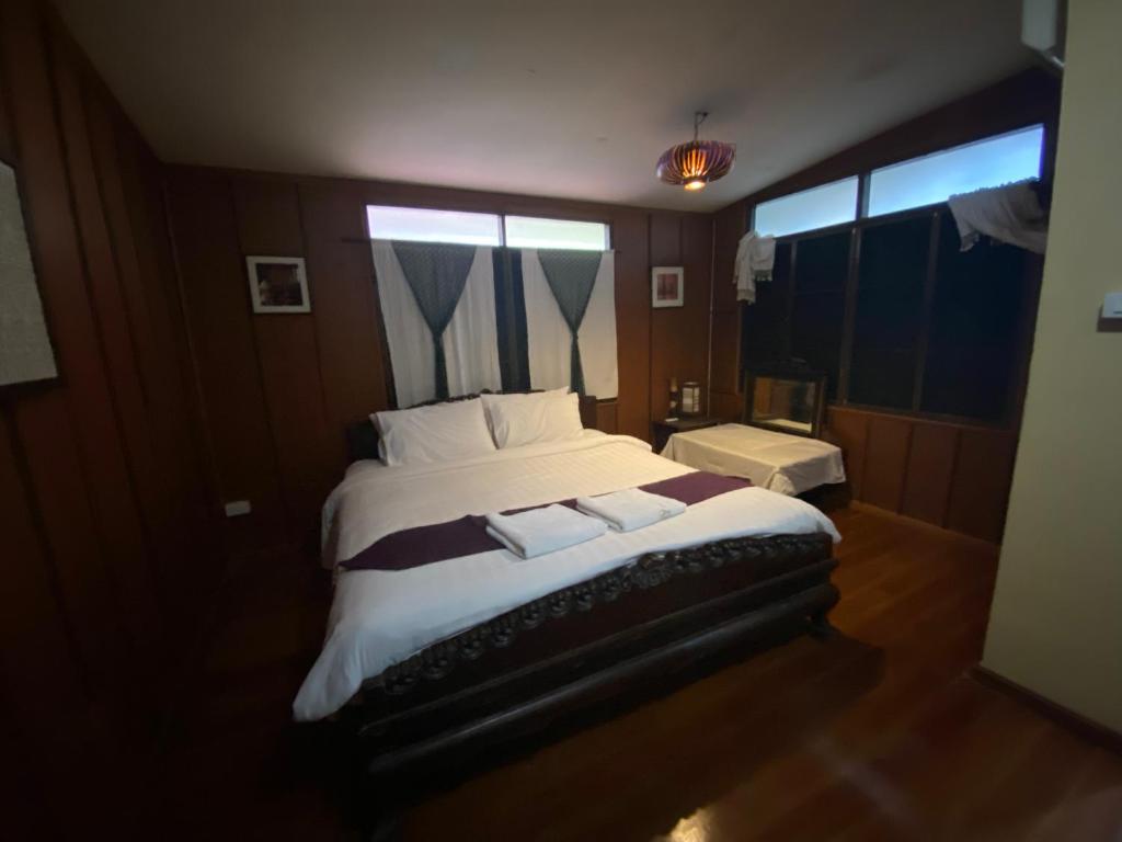 Postel nebo postele na pokoji v ubytování Nearthepark Boutique House