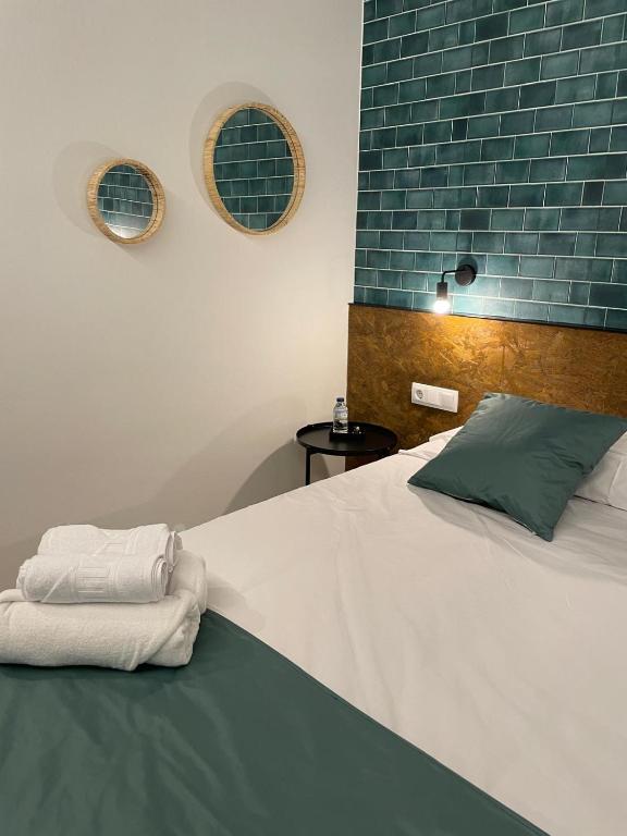 Postel nebo postele na pokoji v ubytování HOTEL ORENETA - Gironella