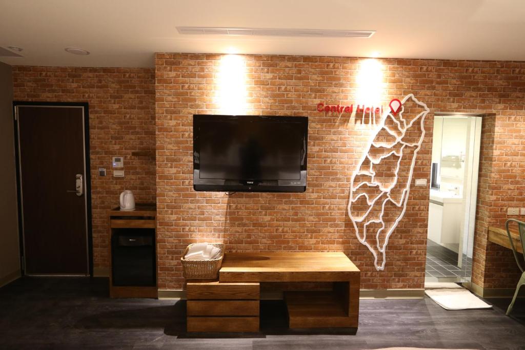 TV a/nebo společenská místnost v ubytování Central Hotel