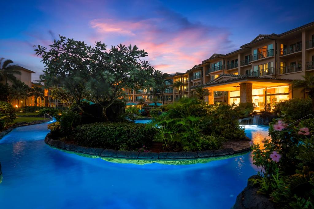Bazén v ubytování Waipouli Beach Resort and Spa Kauai by OUTRIGGER nebo v jeho okolí