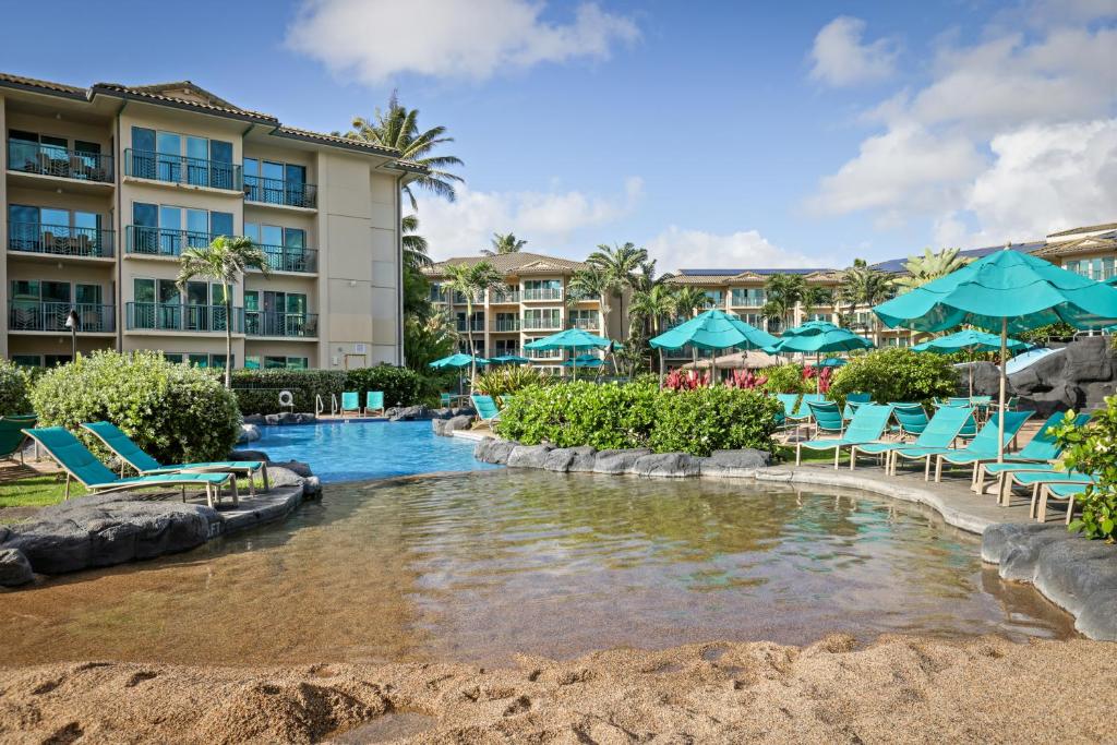 Bazén v ubytování Waipouli Beach Resort and Spa Kauai by OUTRIGGER nebo v jeho okolí