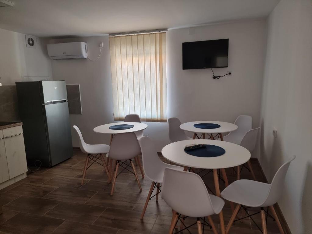 Kuhinja ili čajna kuhinja u objektu Apartmani - Kladovski Konak
