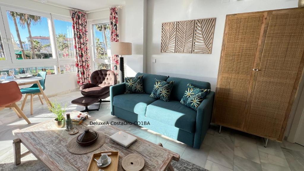 Część wypoczynkowa w obiekcie Primera línea playa Apart 1 Bed CostaOro-CO1BA DELUXE Seafront ó Loft-Studio CostaOro-CO1BB STANDARD