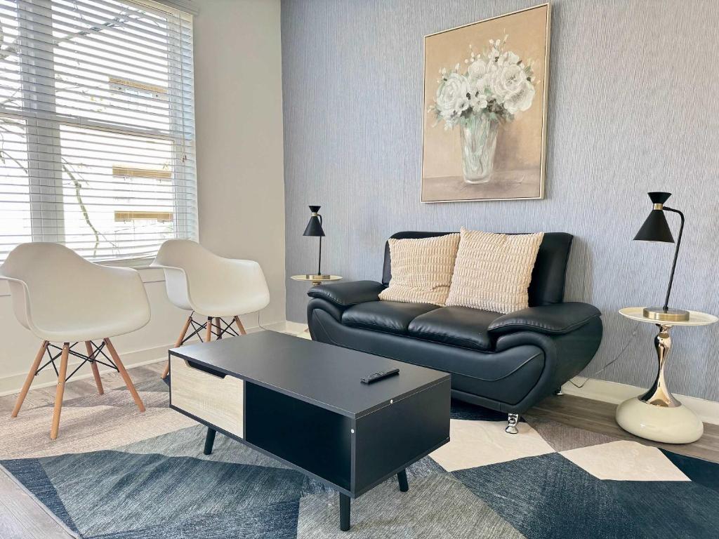 a living room with a black leather couch and chairs at Luxury New 1B1B Private Balcony w Dryer Washer 525Pkwy in Atlanta