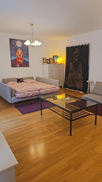 Postel nebo postele na pokoji v ubytování Laxmi Happy Home in historical Prague