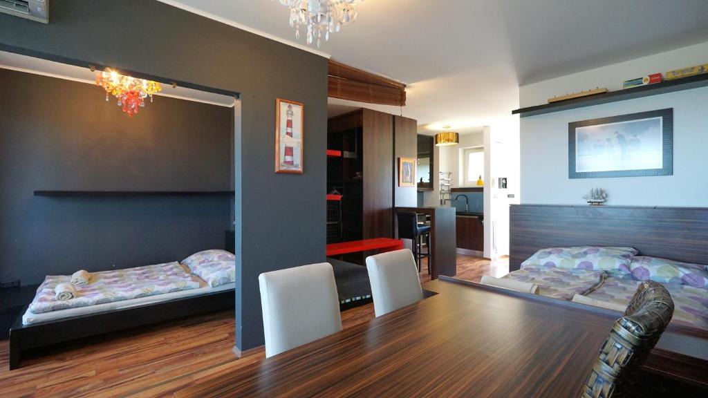 Club218 Wellness Apartments - King Studio