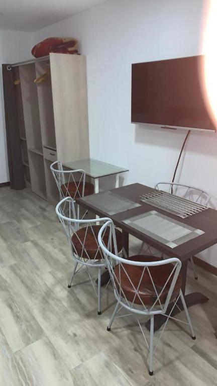 A television and/or entertainment centre at Mirador de Miranda Apartamentos Rural & Spa Inc